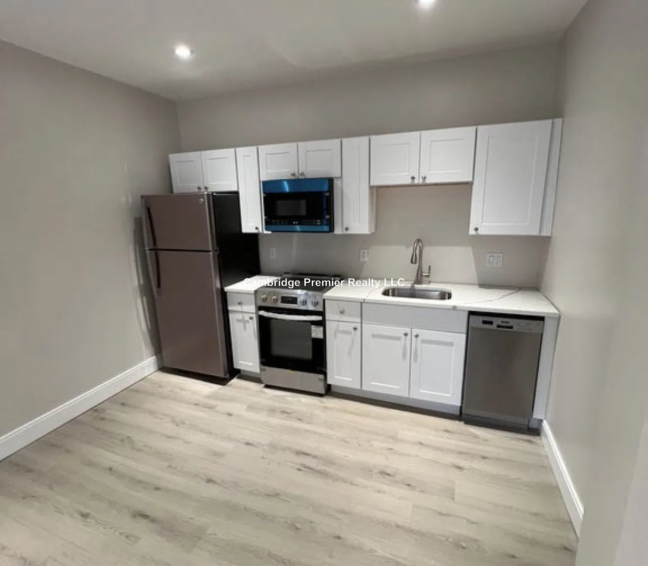 3 bed, $3,000 — Photo 1