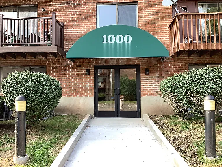 1217 Harbor View Dr #1217 — Photo 2