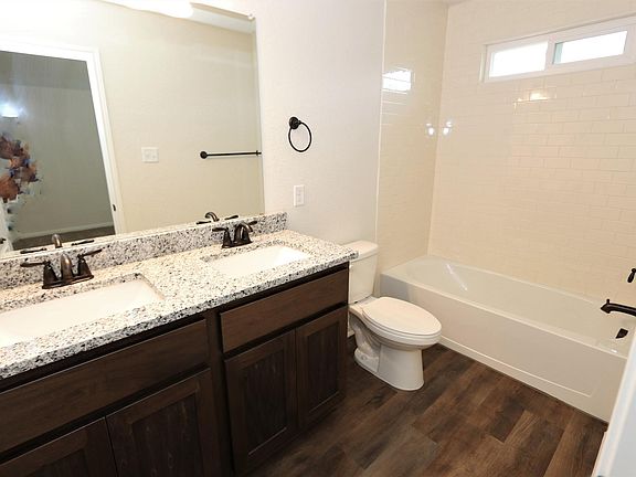 5th image of 10317 Lynwood Vlg #101