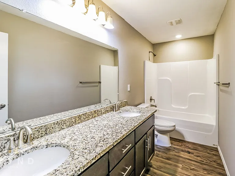 2112 Cedar Cir — Photo 15
