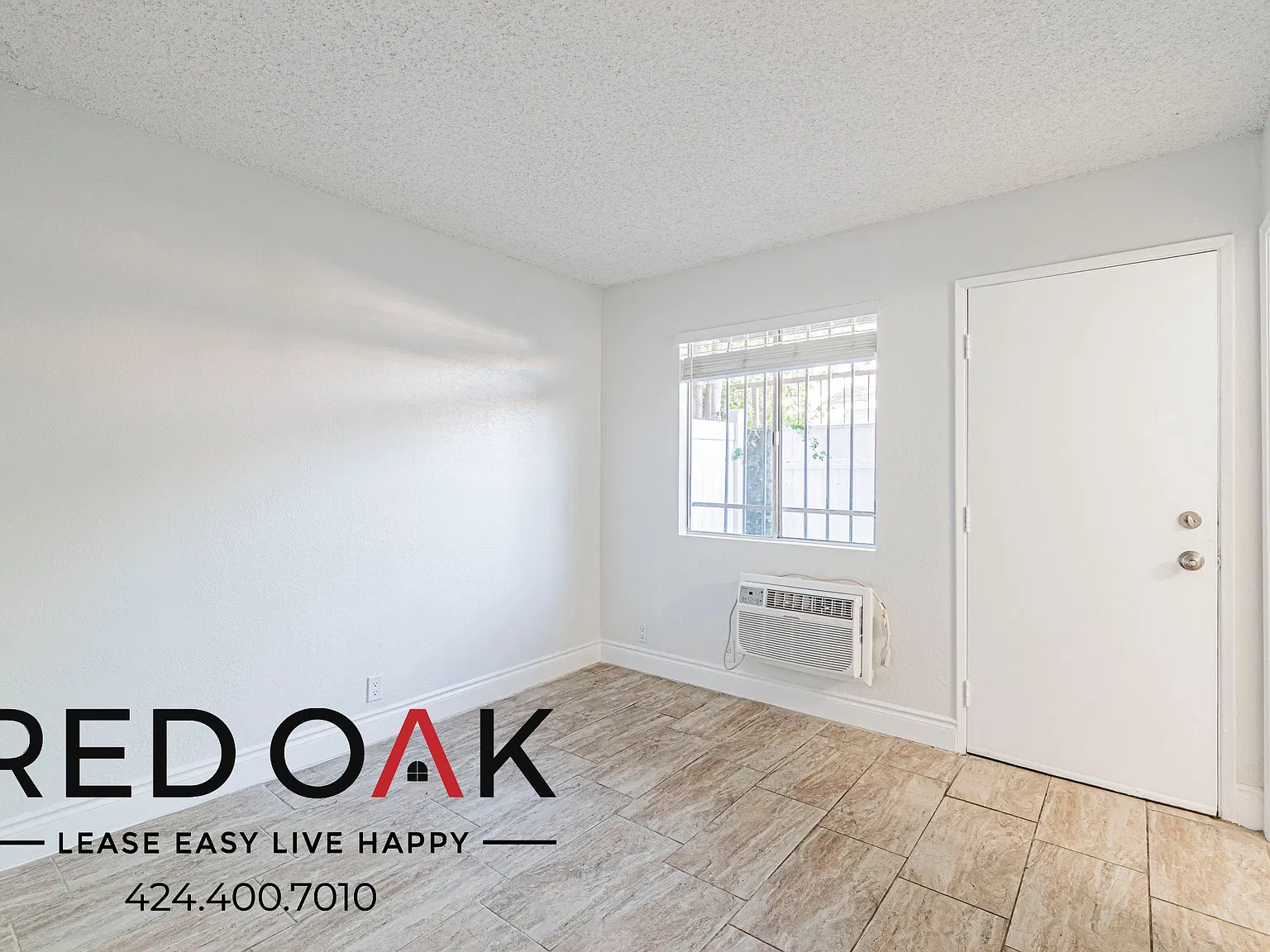 ~Low Deposit~ Refined 1-Bed With Air Conditioning, Patio And On-Site Laundry In The Heart Of Long... — Photo 2