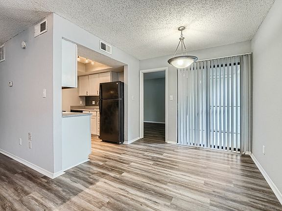 7200 Wallace Rd Unit 310 - Web Quality - 011 - 19 Dining Area