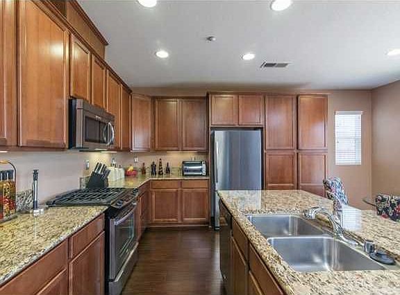 5th image of 587 Chandler Ct