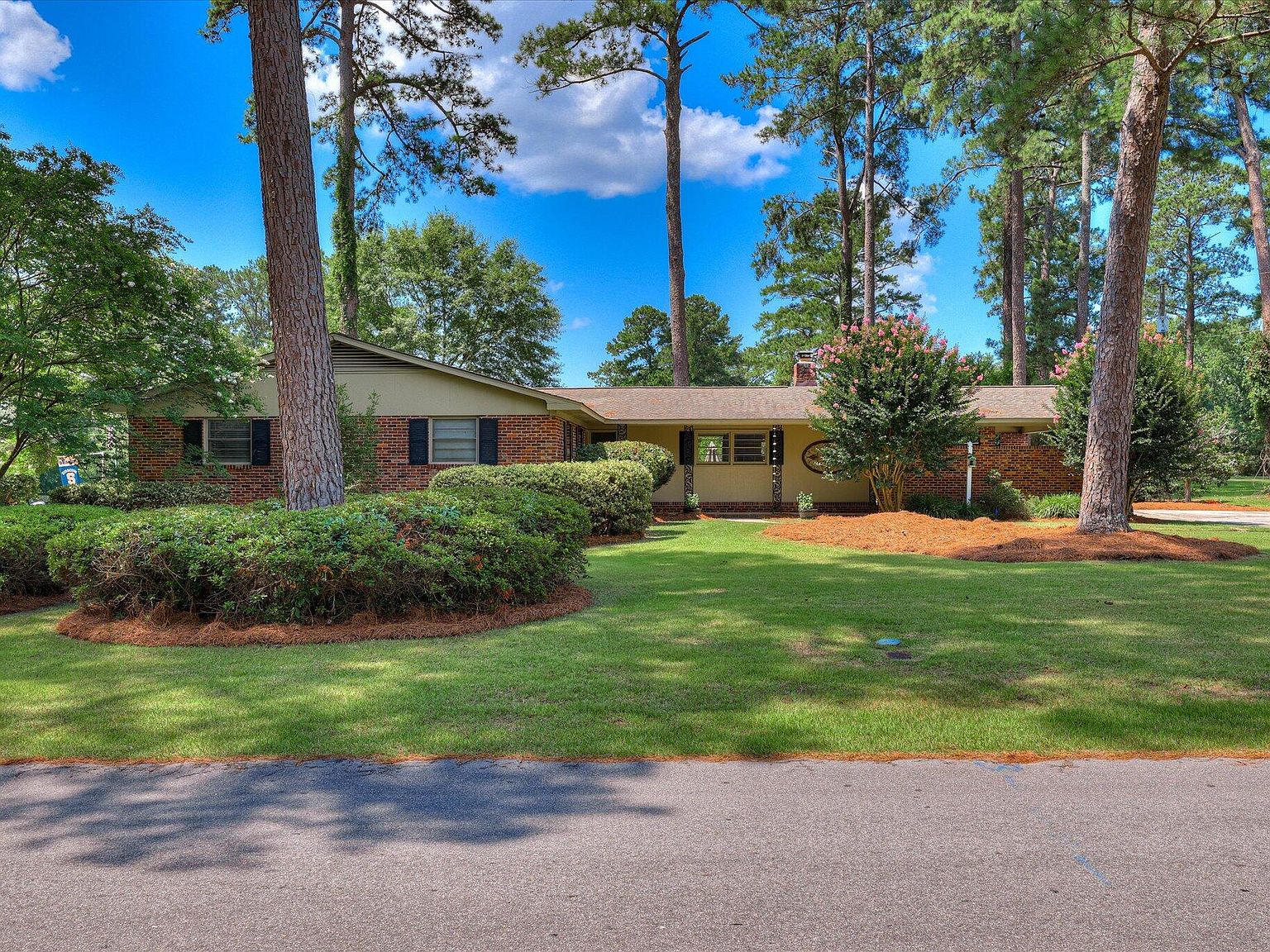 113 Midland Dr — Midland Valley Country Club