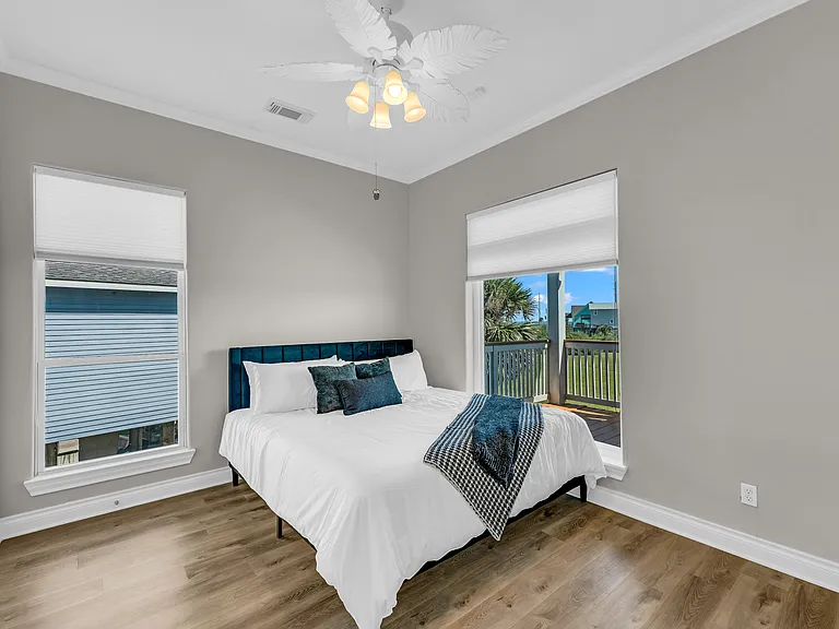 25043 Sausalito Dr — Photo 37