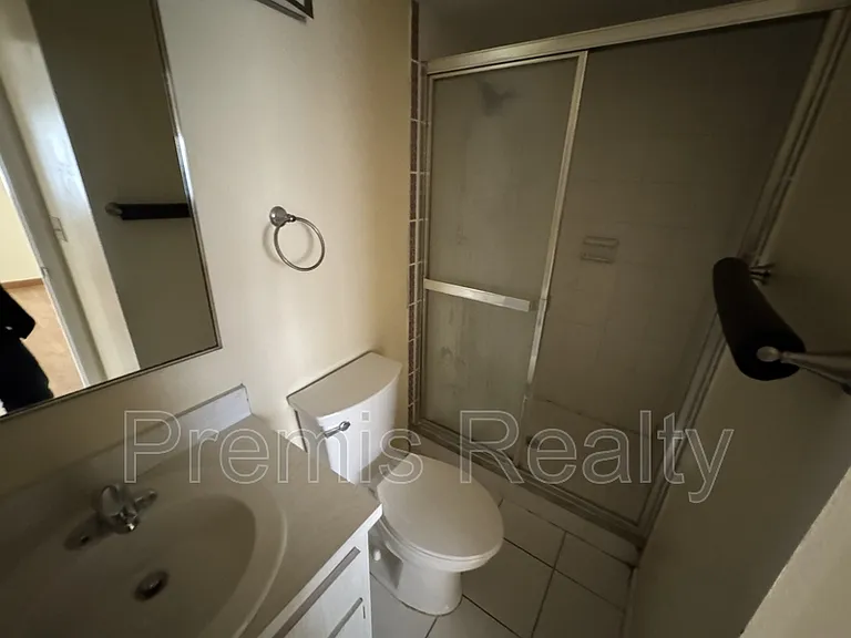 144 Stafford Cir — Photo 8