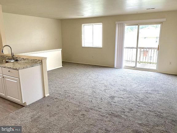3rd image of 822 Windstream Way Unit D