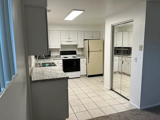2534 S Park St — Photo 6