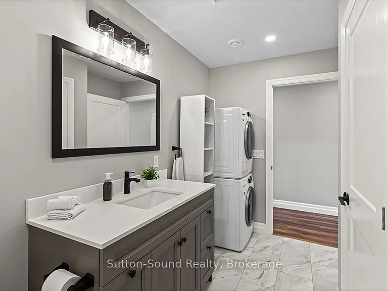 18 Maple Golf Cres #4 — Photo 15