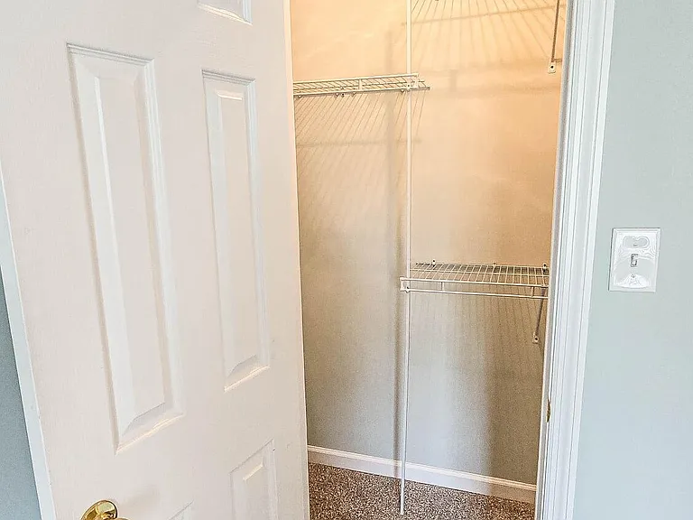 726 Creekside Dr — Photo 32