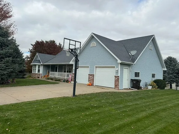 106 W 10th St, Tilden, NE 68781