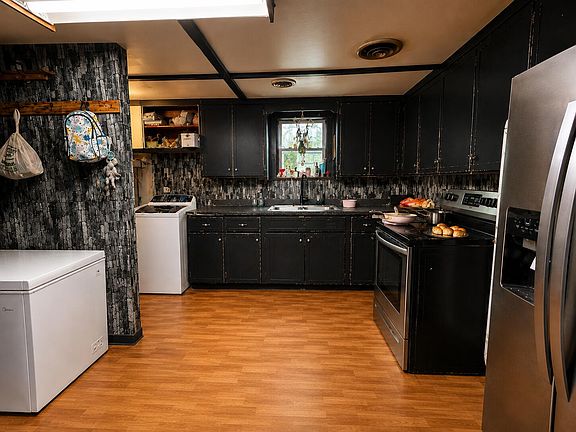 5th image of 614 River St