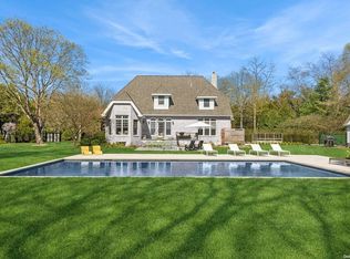 26 Oak Meadow Ln, Bellport, NY 11713