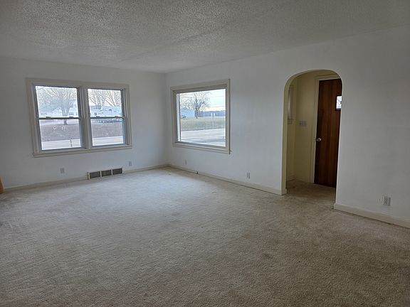 5th image of 705 W Commercial St
