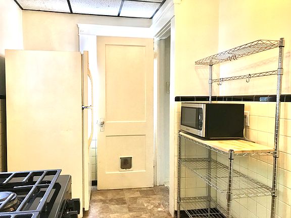 3rd image of 2261 Grandview Ave #1