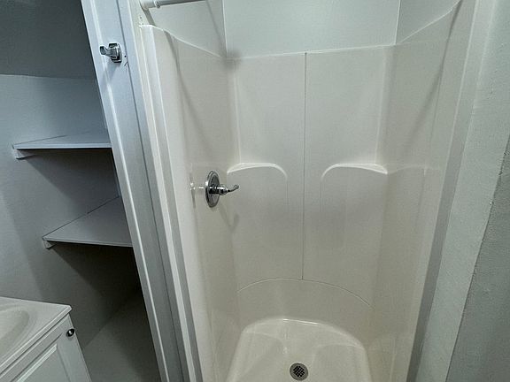 5th image of 137 S Allen St #6