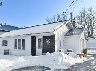 21569 Loyalist Pkwy, Prince Edward County, ON K0K1L0