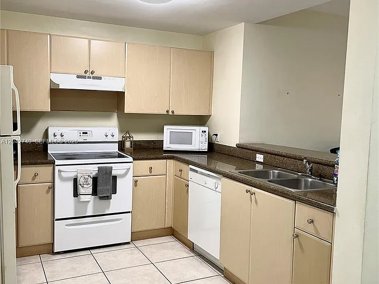 2280 SW 32nd Ave #202 — Photo 10