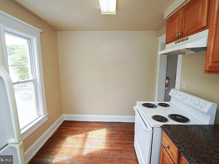 235 Newton St #4 — Photo 8
