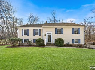 752 Lawlins Rd, Franklin Lakes, NJ 07417