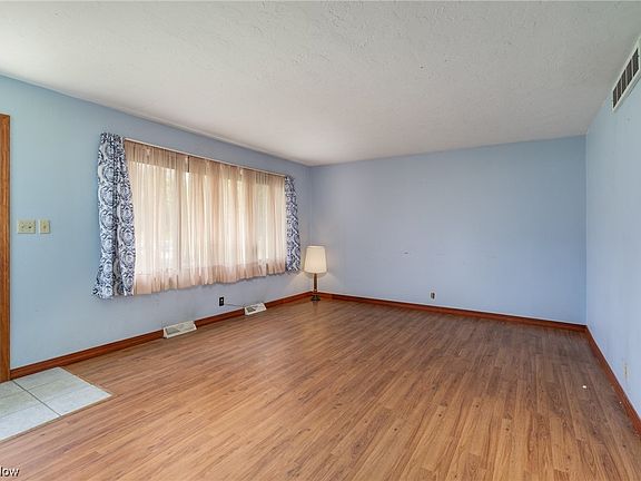5th image of 931 Florence Dr