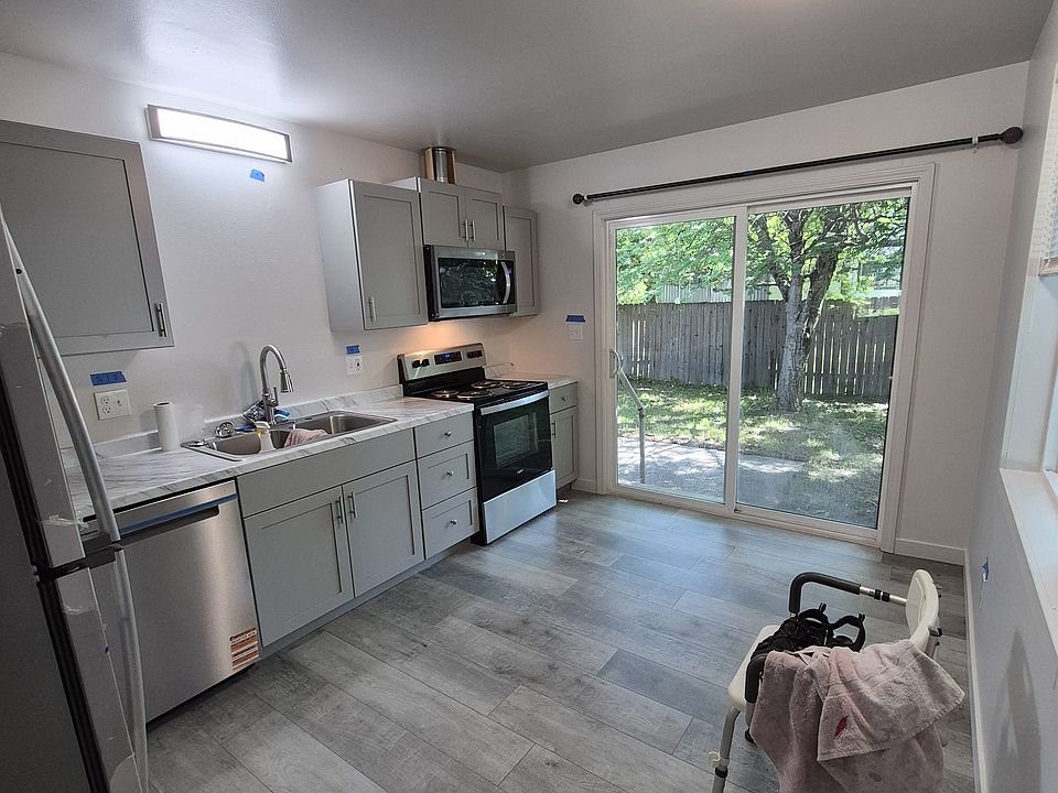 1st image of 402 N Ella Ave
