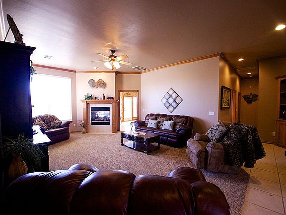 4th image of 2060 Camelot Dr