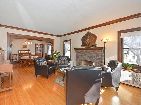 The living room offers a fireplace and is highlighted by the quality of the woodwoork and windows a 
