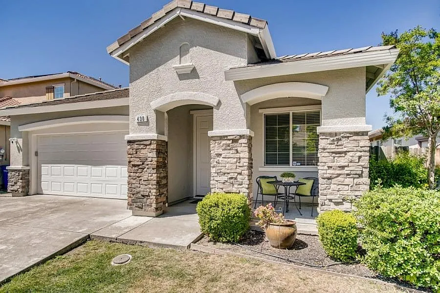 430 Greg Thatch Cir photo 1