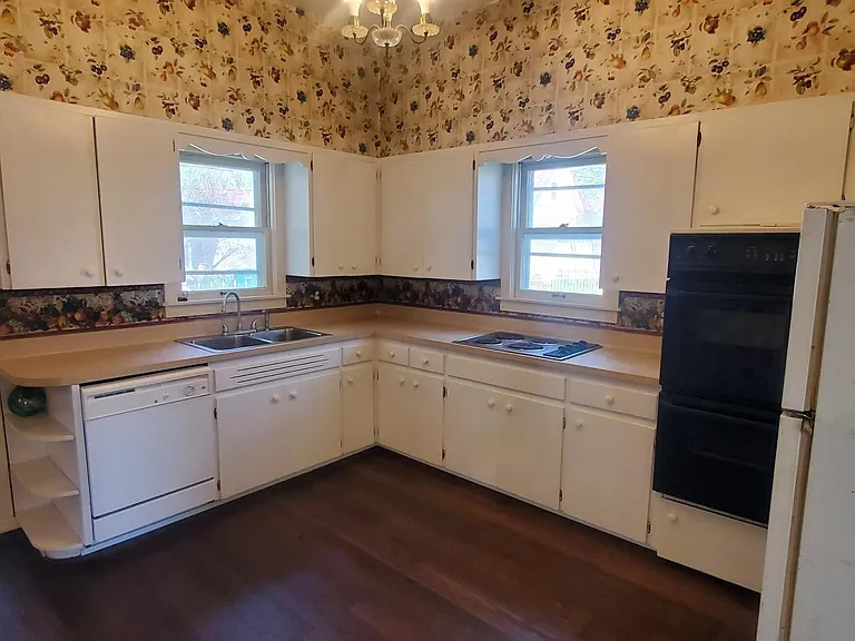 311 N 4th St — Photo 14