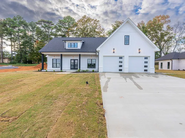 743 Oakview Cir, Killen, AL 35645