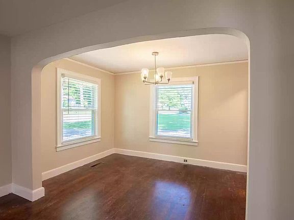 5th image of 126 Hunt Ave