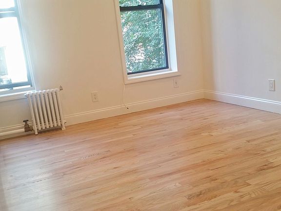 3rd image of 315 W 115th St #3L1