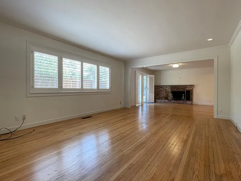 212 Ludell Dr — Photo 7