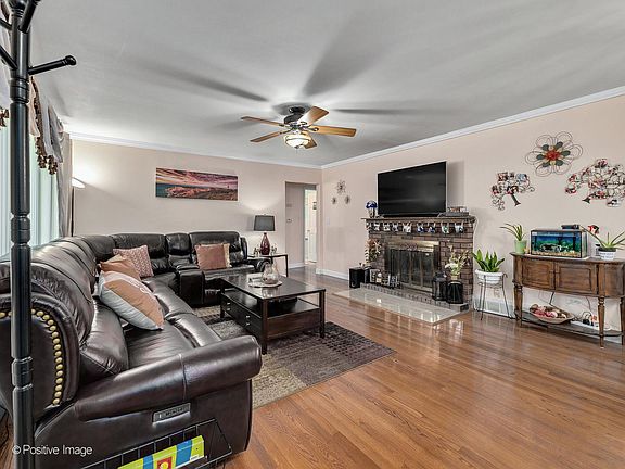 3rd image of 369 N Cedar Ave