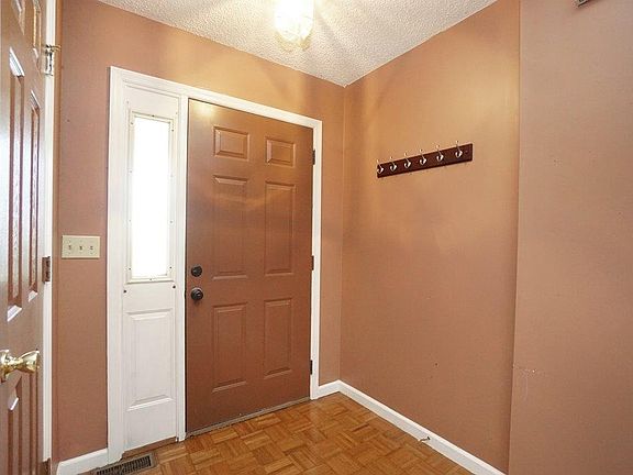 3rd image of 15 Thornhill Dr