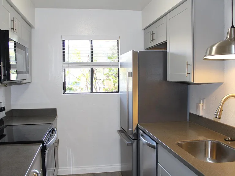 1035 Miramonte Dr #1 — Photo 5