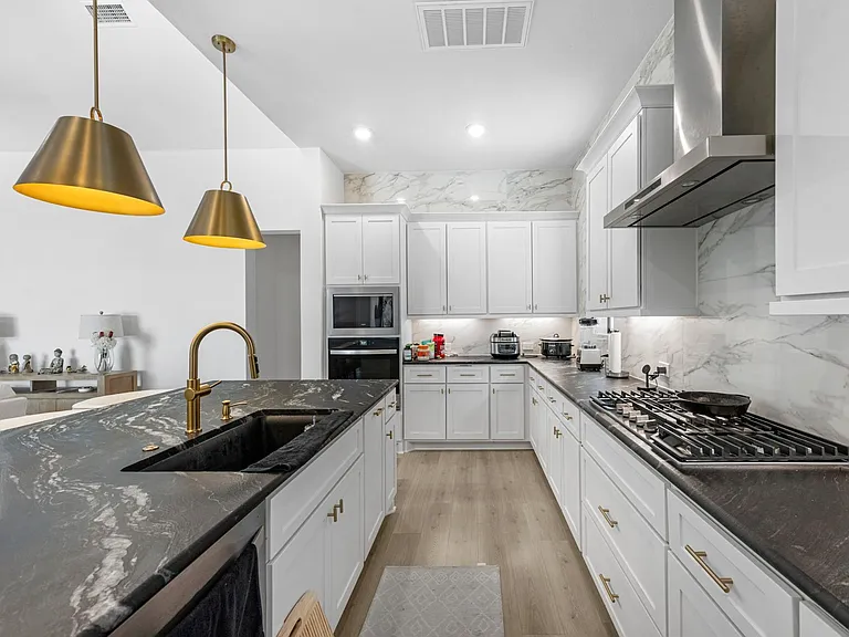 1402 Sunrise View Ln — Photo 8
