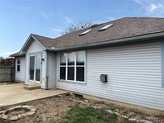 4th image of 300 Winter Creek Ct