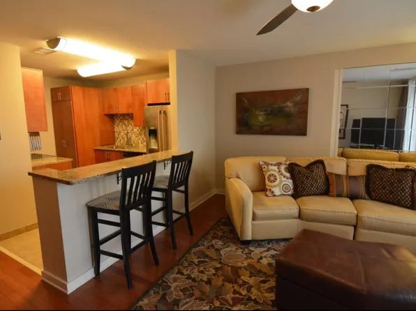 2195 Poplar Ave, Memphis, TN 38104