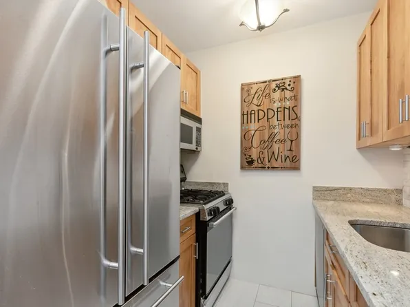 311 East 71st Street image 5 of 7