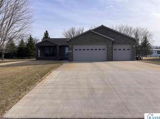 12991 Meadow Creek Dr, New Ulm, MN 56073