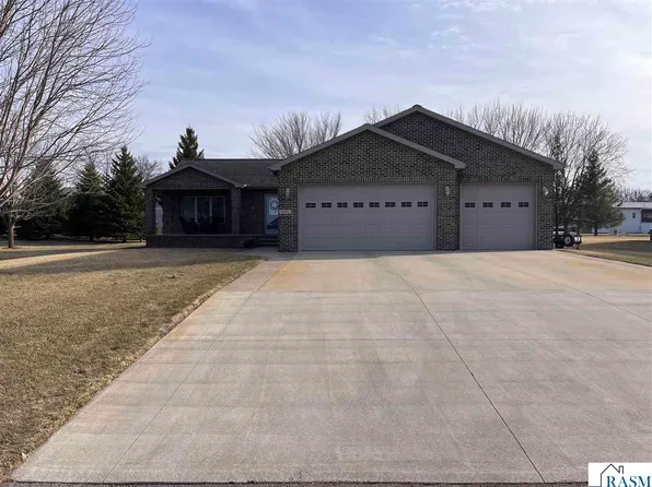 12991 Meadow Creek Dr, New Ulm, MN 56073