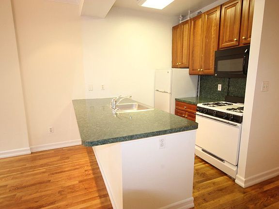 2nd image of 208 W 104th St APT 3A