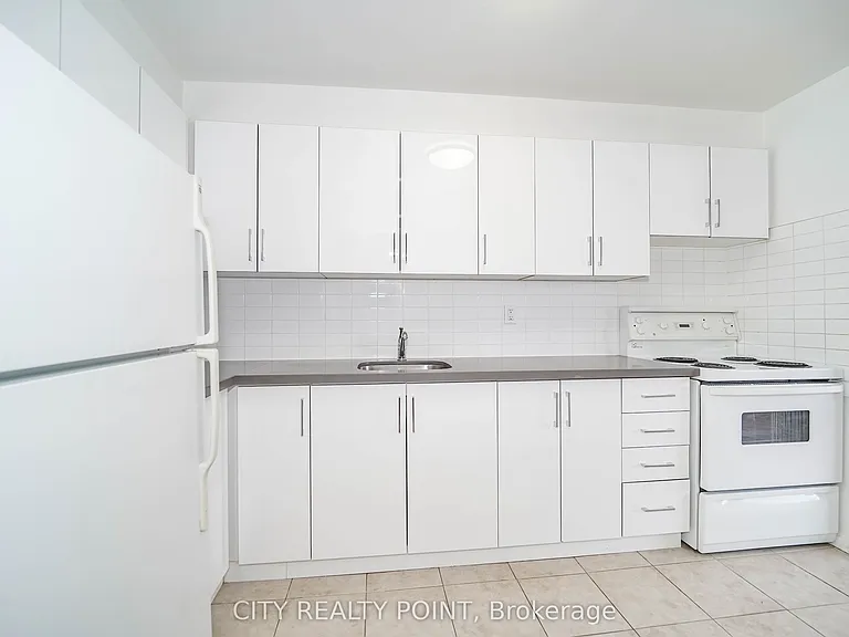 6200 Bathurst St #1412 — Photo 10