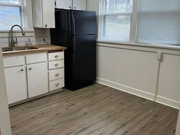 5th image of 257 NE 7th Ave