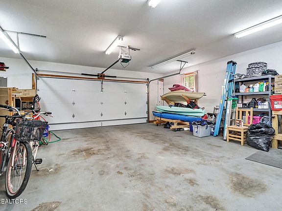 26th image of 426 Allen Dr