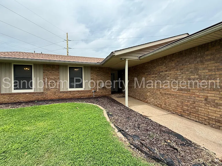 1702 S Nogales Ave — Photo 2