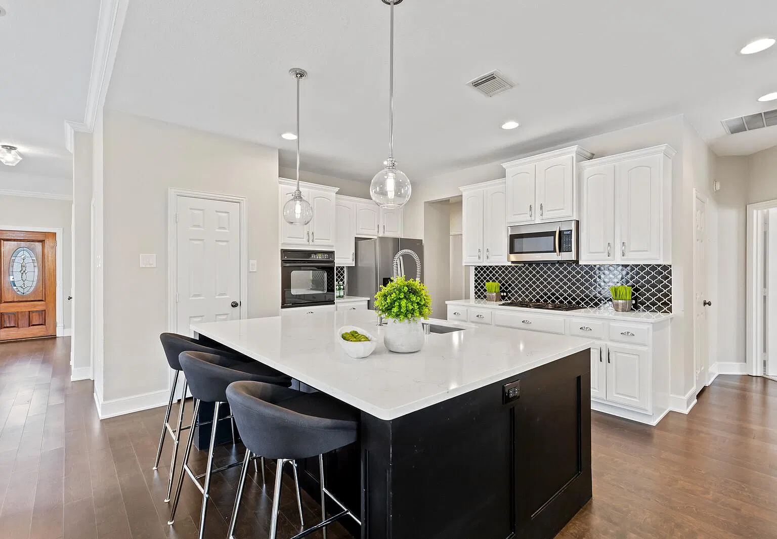 404 Maple Leaf Ln — Photo 4