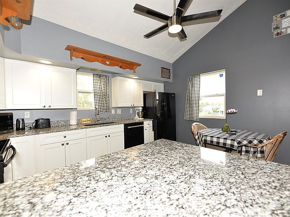 5th image of 2420 Berwyck Ave